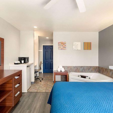 Travelodge By Wyndham Depoe Bay Exterior photo