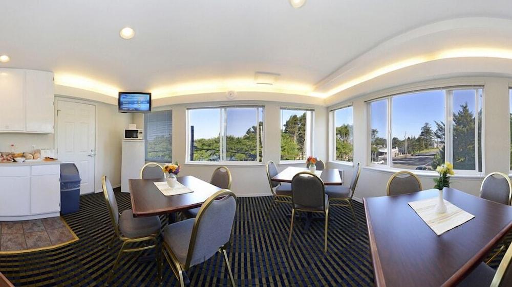 Travelodge By Wyndham Depoe Bay Exterior photo