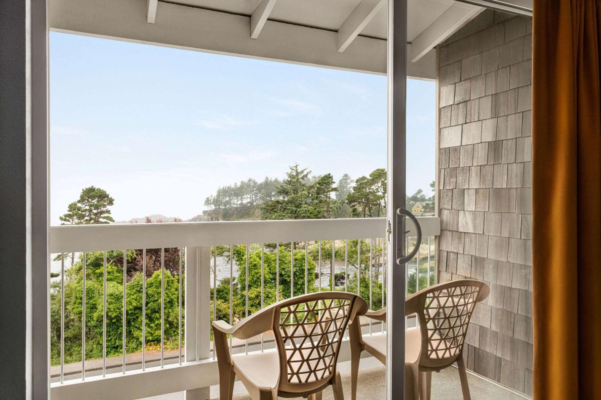 Travelodge By Wyndham Depoe Bay Exterior photo