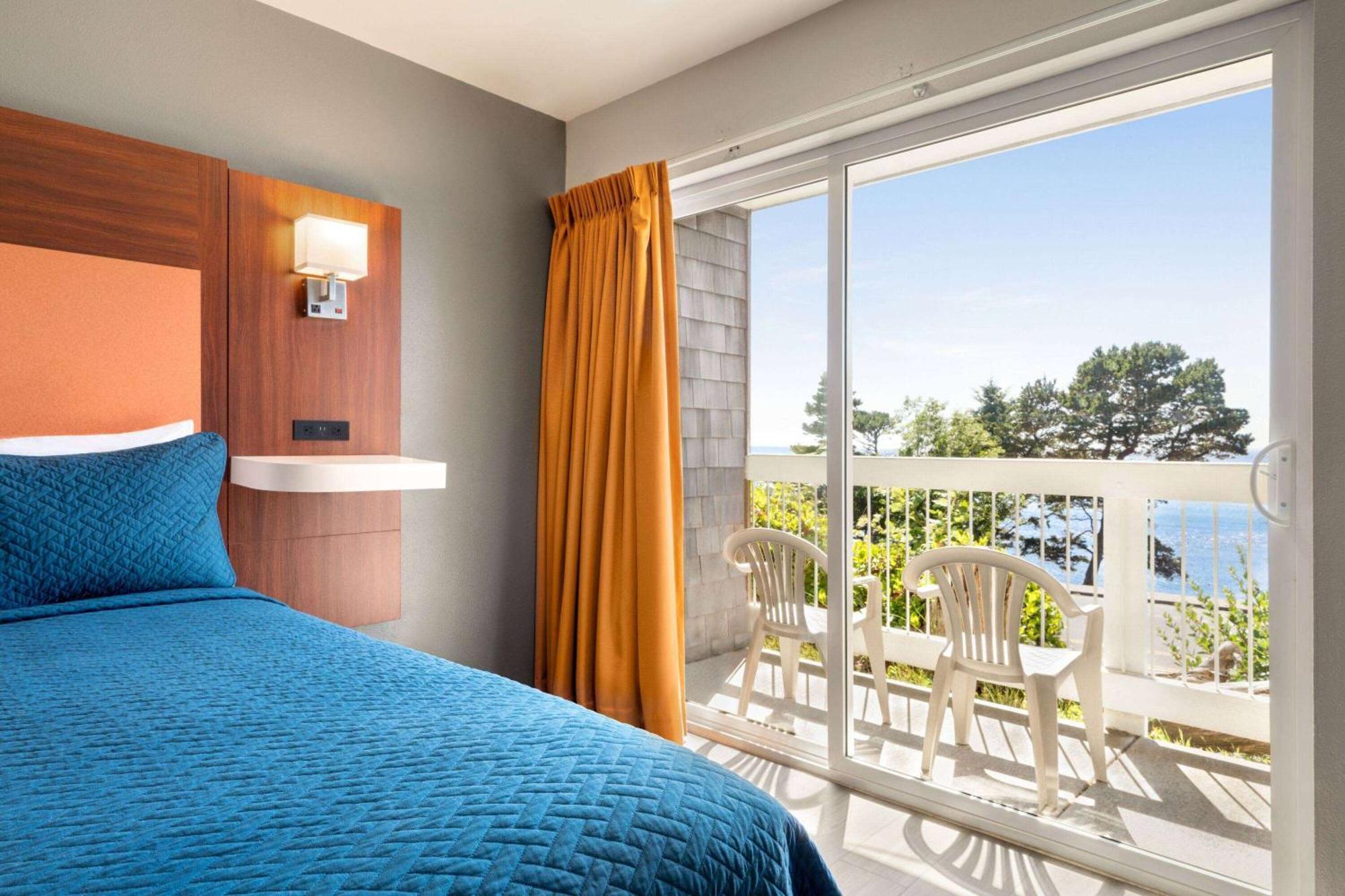 Travelodge By Wyndham Depoe Bay Exterior photo