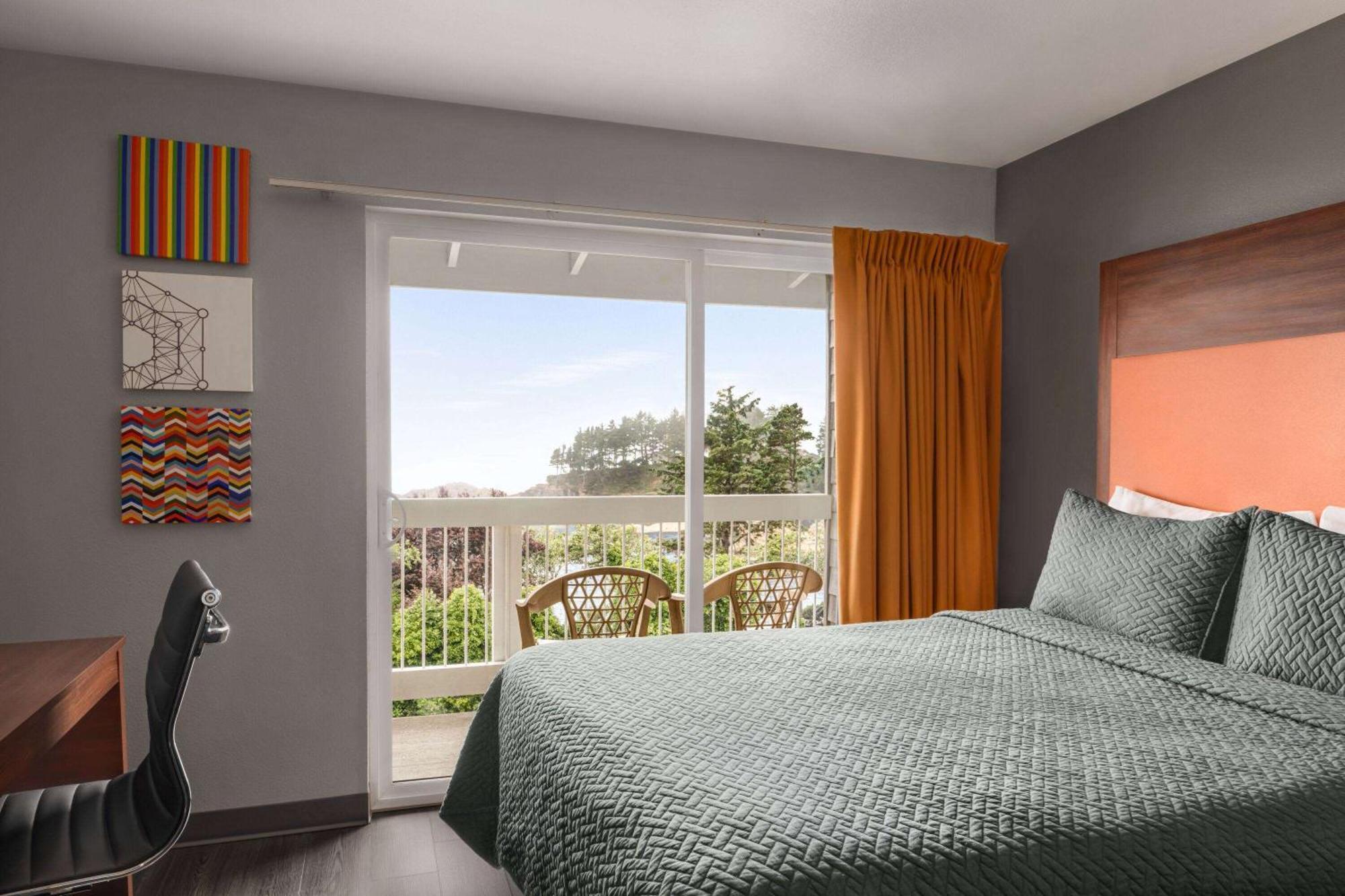 Travelodge By Wyndham Depoe Bay Exterior photo