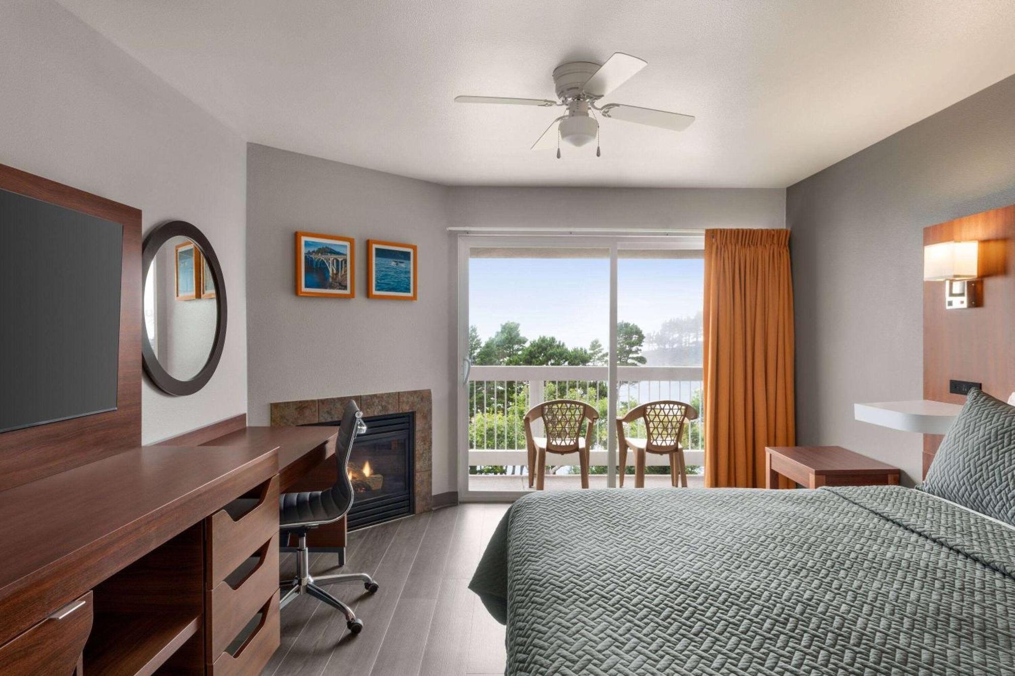 Travelodge By Wyndham Depoe Bay Exterior photo
