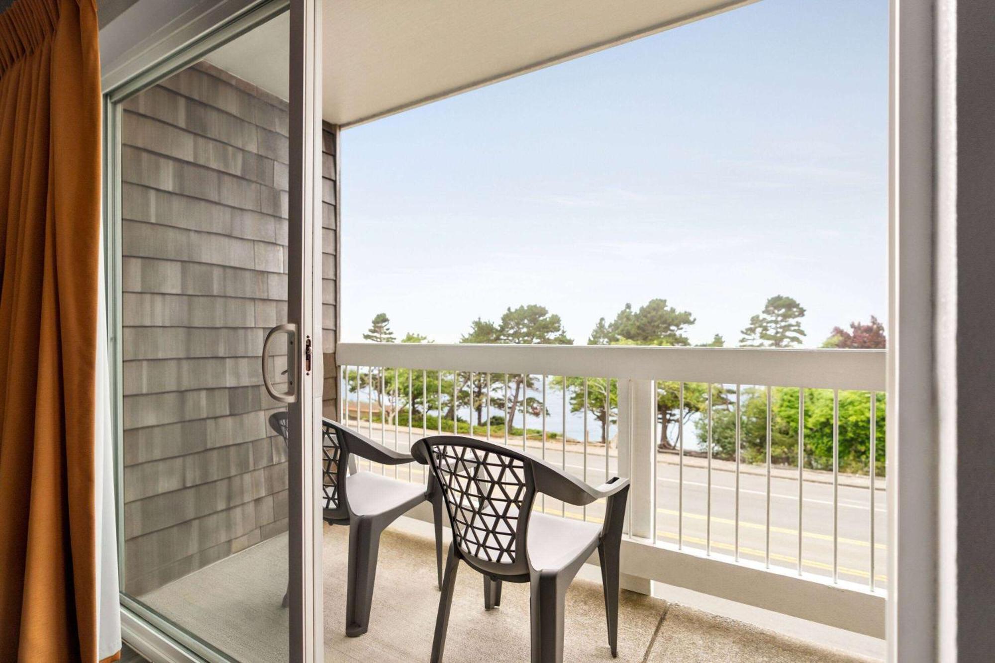 Travelodge By Wyndham Depoe Bay Exterior photo