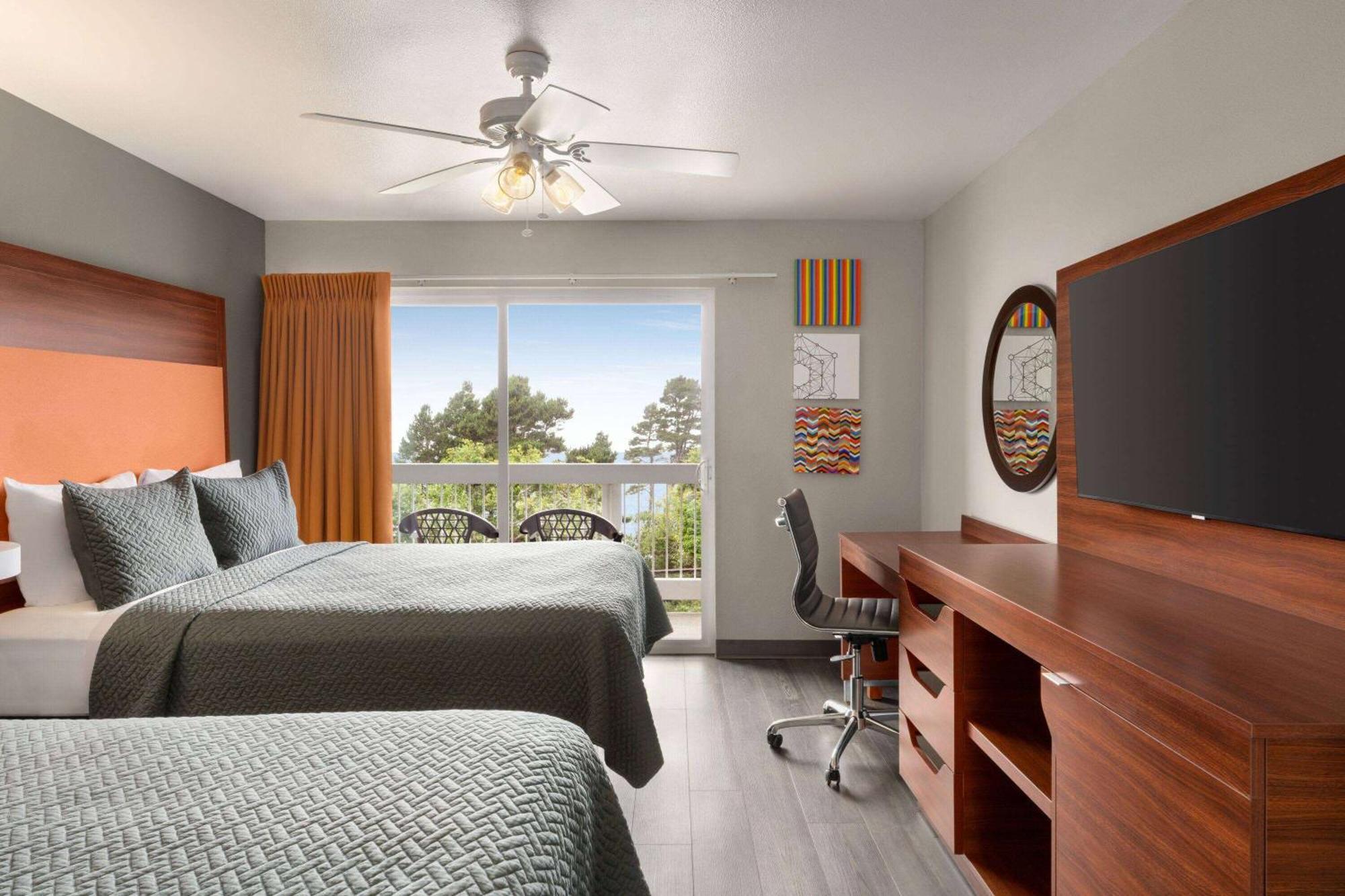 Travelodge By Wyndham Depoe Bay Exterior photo