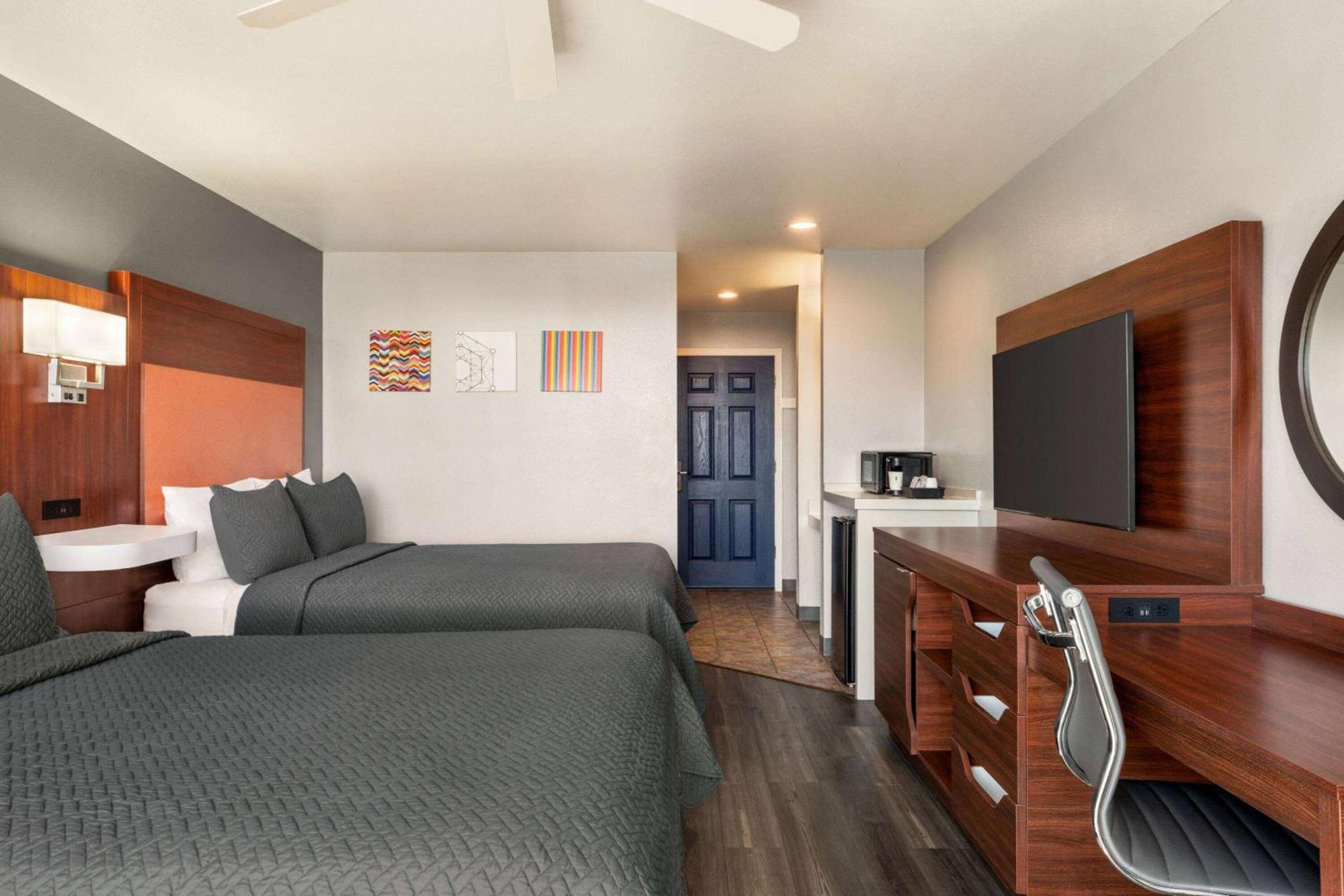Travelodge By Wyndham Depoe Bay Exterior photo