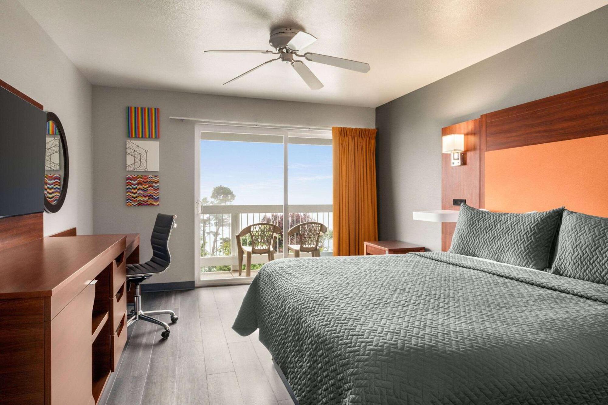 Travelodge By Wyndham Depoe Bay Exterior photo