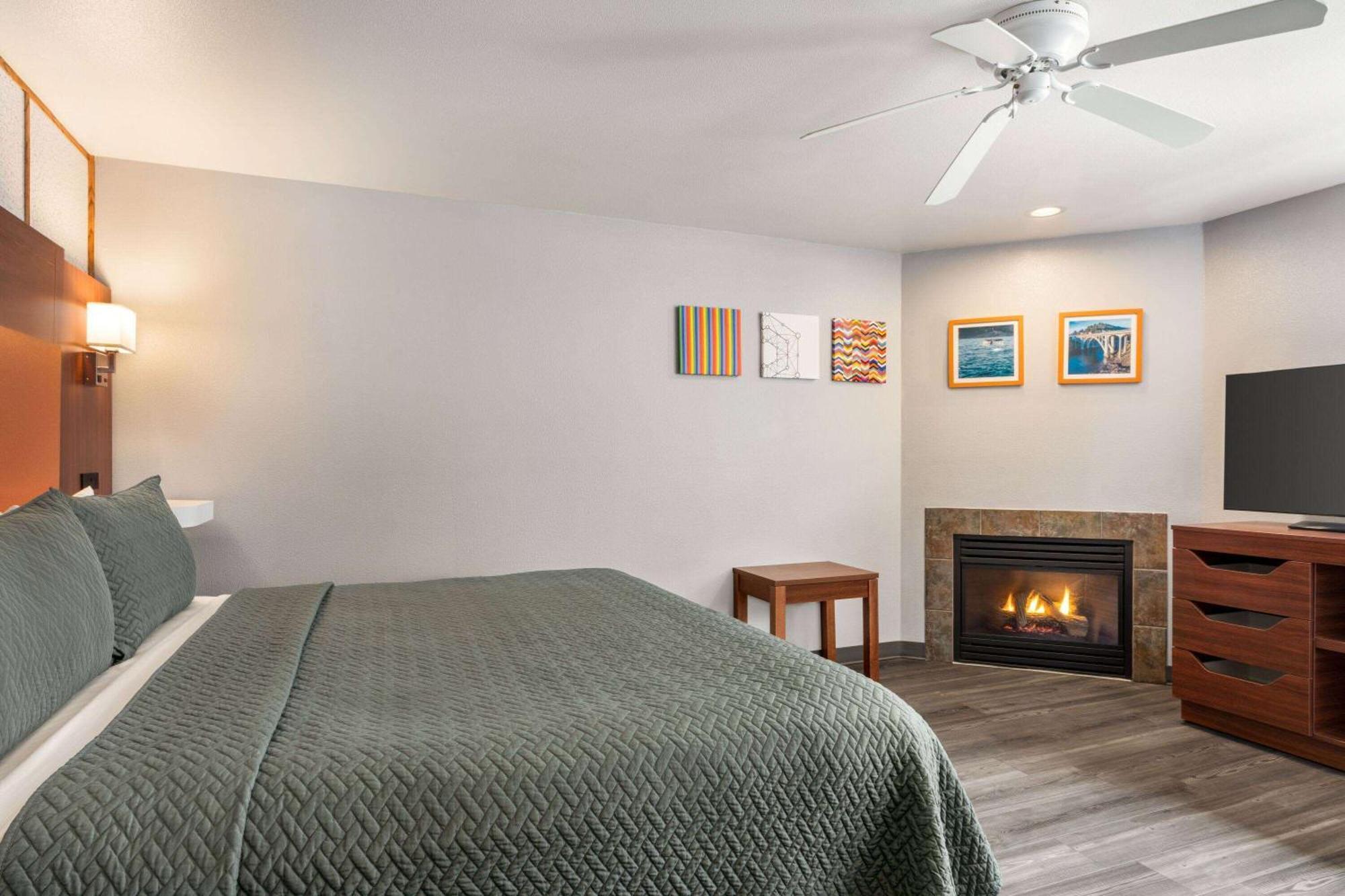Travelodge By Wyndham Depoe Bay Exterior photo