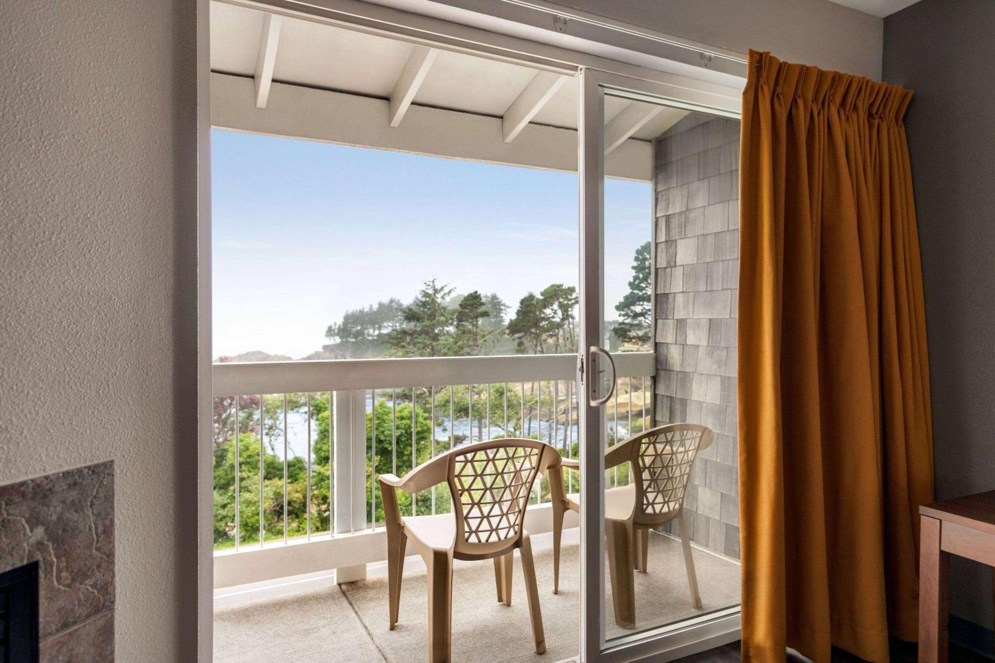 Travelodge By Wyndham Depoe Bay Exterior photo