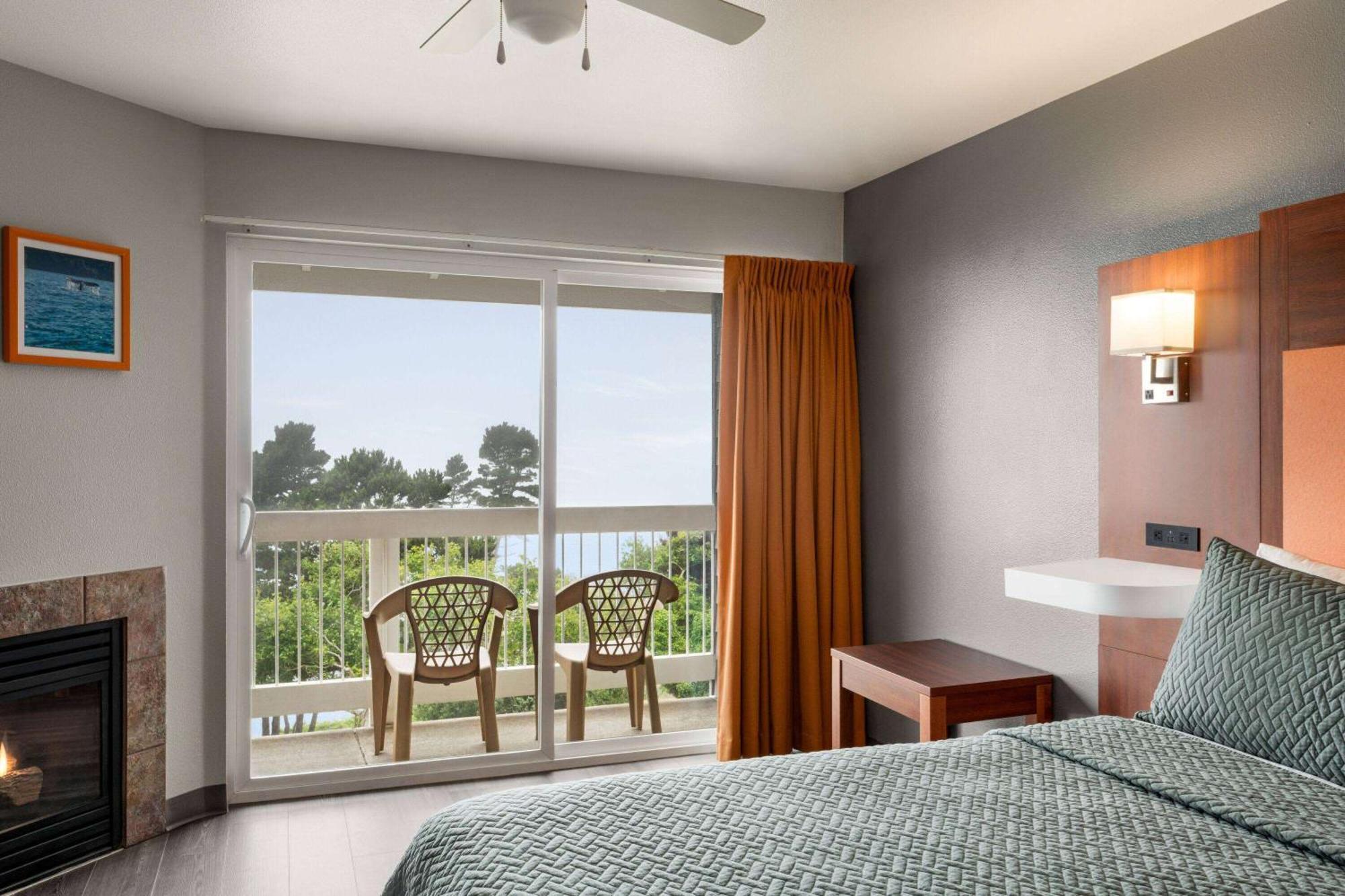 Travelodge By Wyndham Depoe Bay Exterior photo